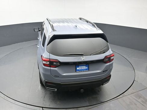 Certified 2025 Honda Pilot Sport image 40