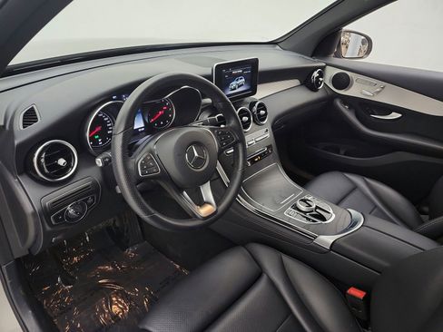 Used 2019 Mercedes-Benz GLC 300 image 9