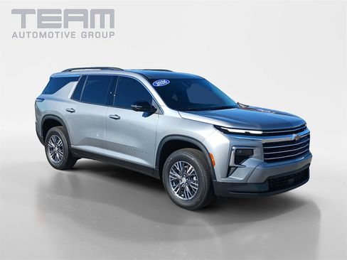New 2026 Chevrolet Traverse LT image 1