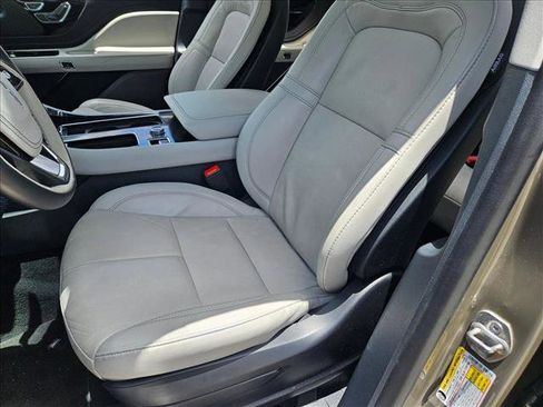 Used 2025 Lincoln Aviator Reserve AWD/4WD image 14