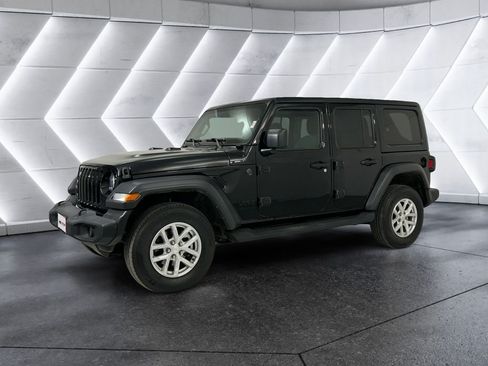 Used 2023 Jeep Wrangler Unlimited Sport AWD/4WD image 3