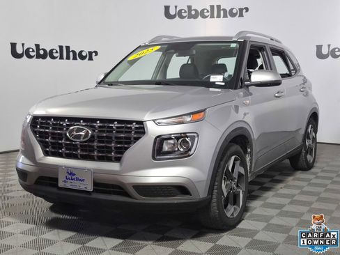Used 2025 Hyundai Venue SEL FWD image 3