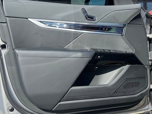 Used 2023 BMW i7 xDrive60 image 15