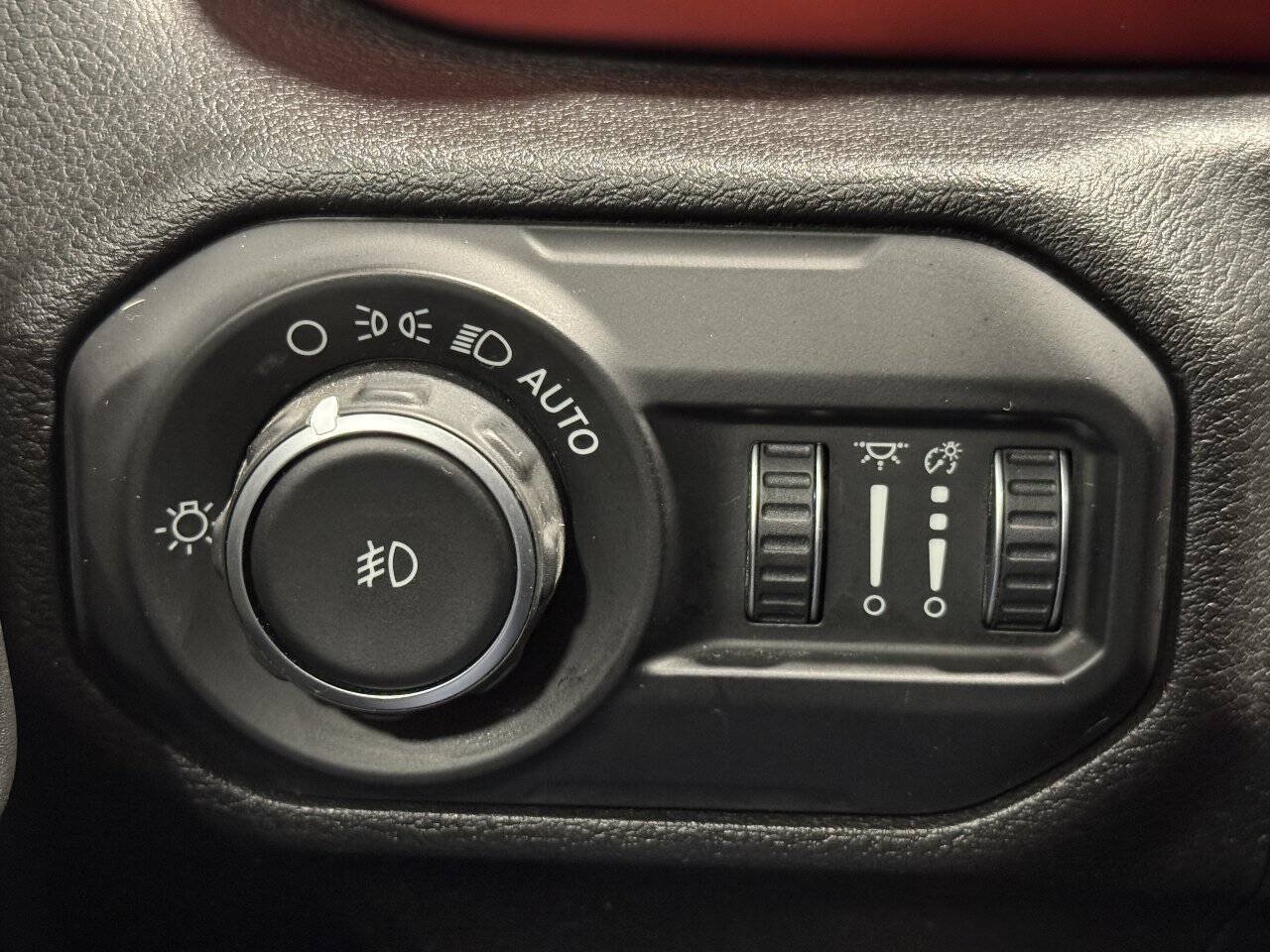 Used 2019 Jeep Wrangler Unlimited Rubicon w/ Uconnect 4C Nav & Sound Group AWD/4WD image 27