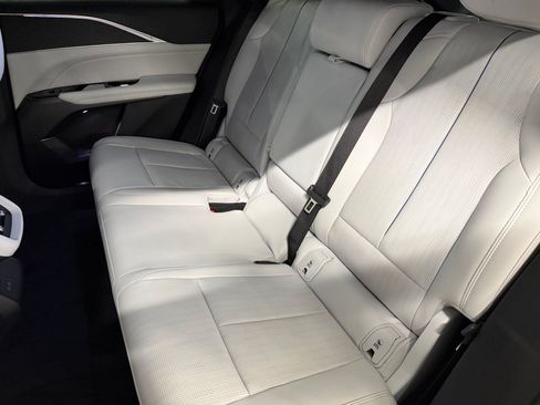 Used 2024 Cadillac Lyriq Luxury RWD image 31