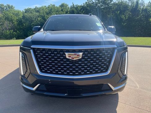 Used 2025 Cadillac Escalade ESV Premium Luxury w/ Touring Package AWD/4WD image 2