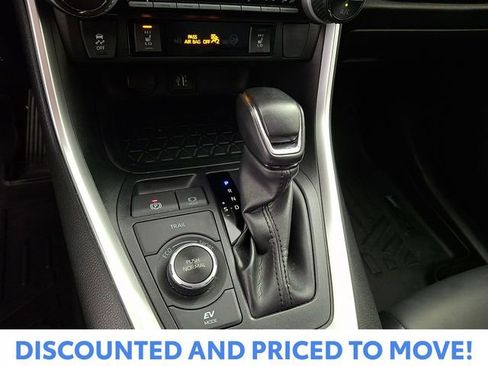 Used 2023 Toyota RAV4 XLE Premium image 20