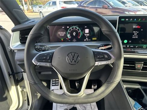 New 2025 Volkswagen Tiguan SE R-Line image 14