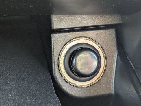 Used 2019 Mercedes-Benz GLC 300 4MATIC image 23
