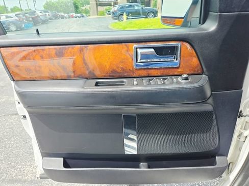 Used 2015 Lincoln Navigator 4WD image 35