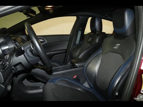 Used 2016 Chrysler 200 S FWD image 6