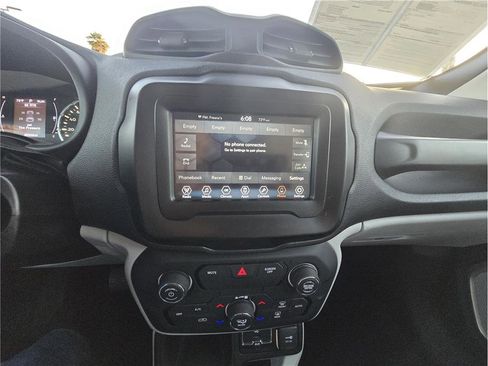 Used 2018 Jeep Renegade Latitude w/ Cold Weather Group FWD image 14