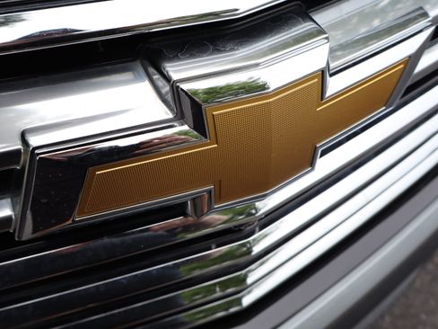 Used 2023 Chevrolet Traverse Premier FWD image 47