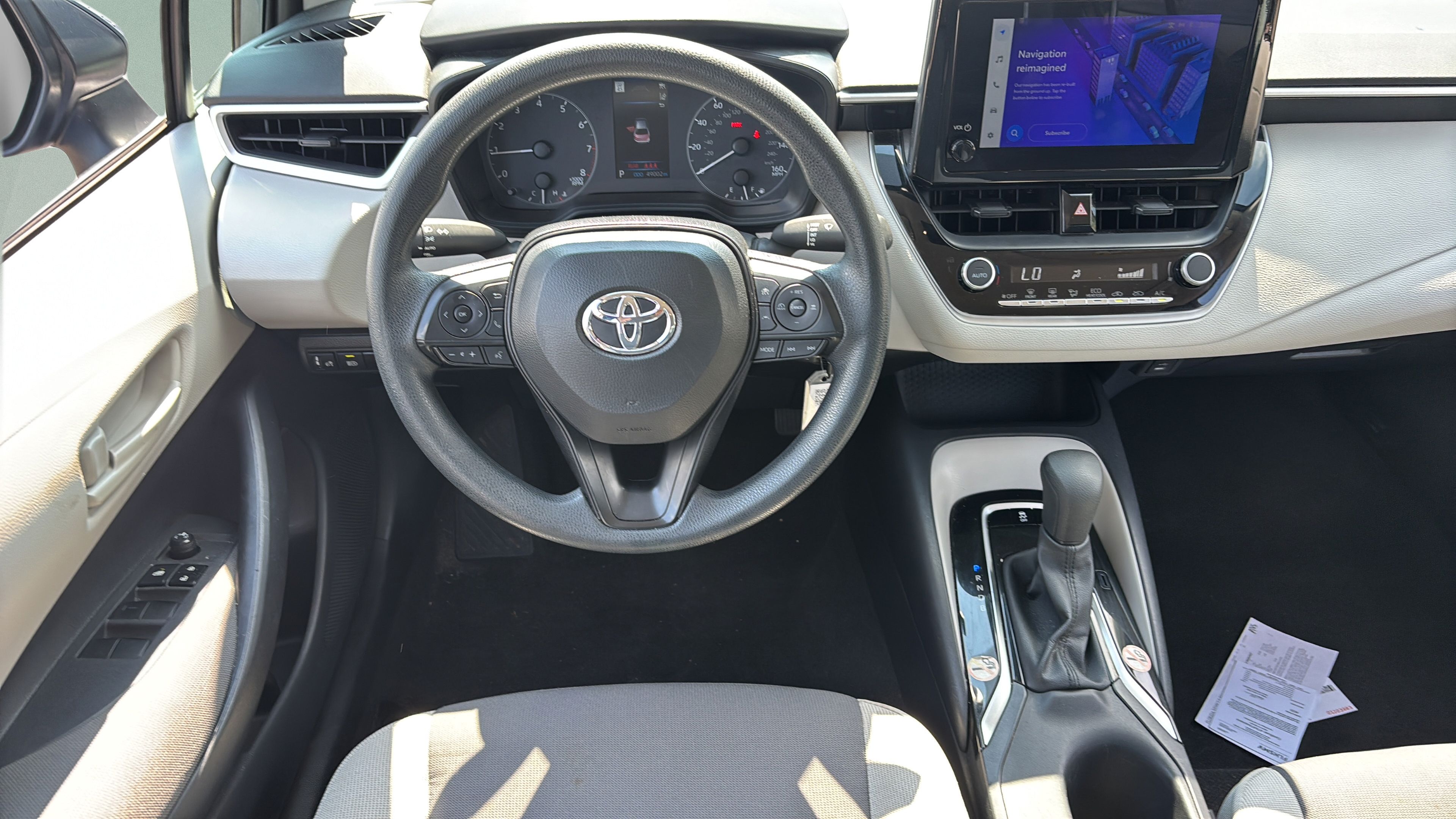 Used 2025 Toyota Corolla LE FWD image 11