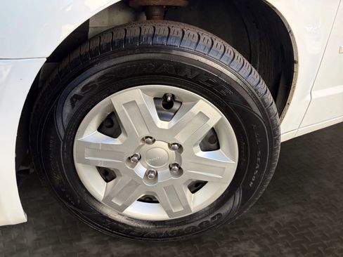 Used 2012 Dodge Grand Caravan SE image 32