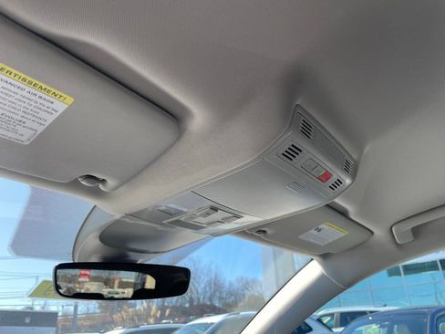 Certified 2025 Volkswagen Taos SE image 23