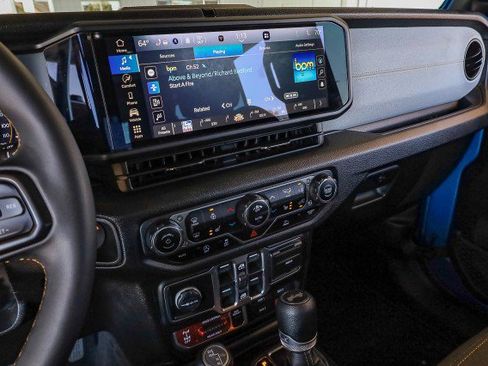 Used 2024 Jeep Wrangler Willys image 12