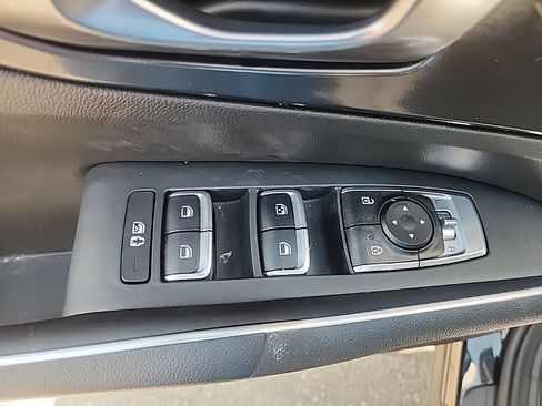 Used 2023 Kia Sorento LX FWD image 9
