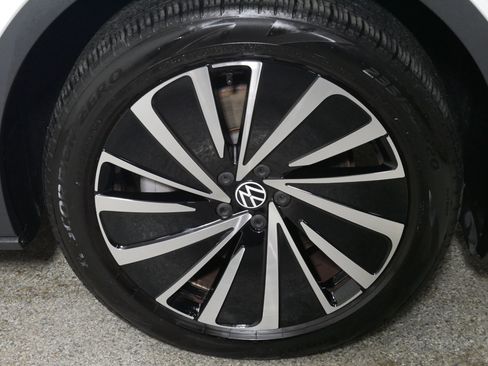 Used 2024 Volkswagen ID.4 Pro image 15