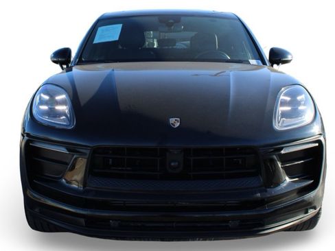 Used 2023 Porsche Macan Turbo image 2
