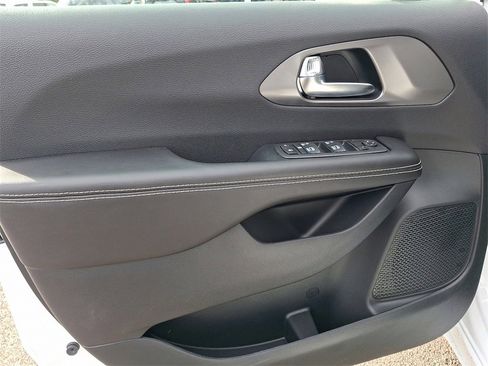 New 2026 Chrysler Voyager LX image 9