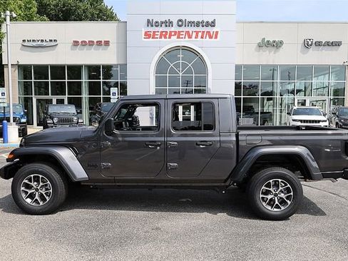 New 2025 Jeep Gladiator Sport image 4