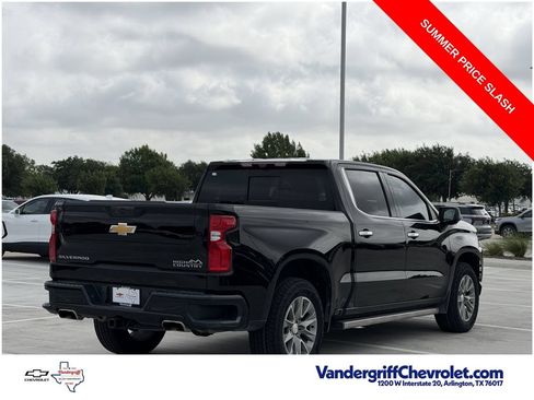 Used 2022 Chevrolet Silverado 1500 High Country w/ Technology Package AWD/4WD image 4