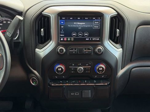 Used 2022 Chevrolet Silverado 1500 LT AWD/4WD image 19