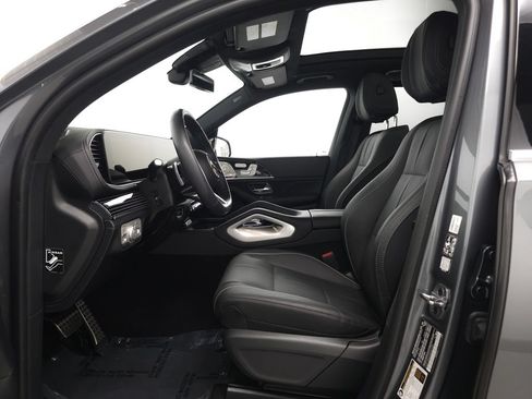 Used 2025 Mercedes-Benz GLS 450 4MATIC image 8