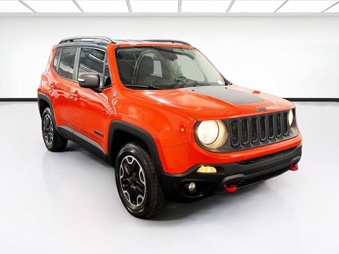 Used 2016 Jeep Renegade Trailhawk w/ Premium Trailhawk Package AWD/4WD image 3