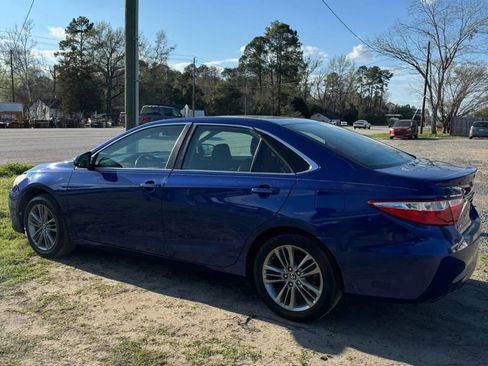 Used 2016 Toyota Camry SE w/ Moonroof Package image 6