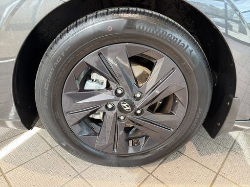 Used 2023 Hyundai Elantra SEL FWD image 9