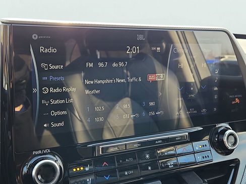 Used 2021 Toyota Highlander Platinum image 32