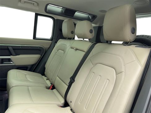 Used 2022 Land Rover Defender 110 SE image 41