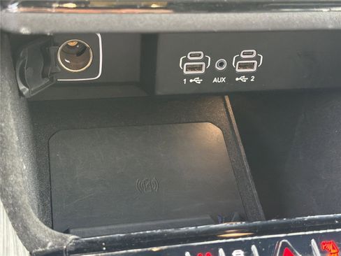 Used 2024 Jeep Wagoneer L Series II RWD image 33