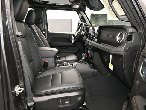 New 2026 Jeep Gladiator Sahara image 39