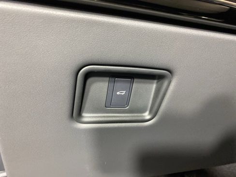 Used 2023 Land Rover Range Rover Sport SE image 15