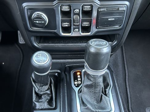 Used 2019 Jeep Wrangler Unlimited Sahara AWD/4WD image 24