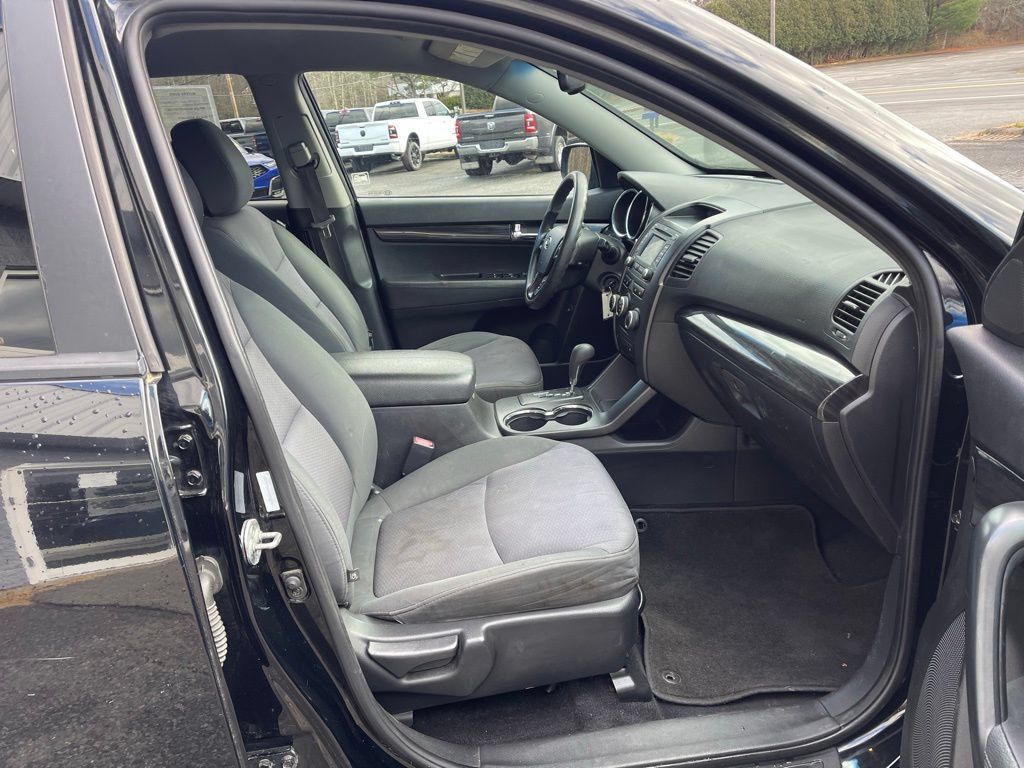 Used 2013 Kia Sorento LX w/ Convenience Pkg FWD image 13