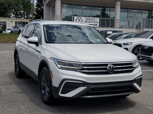 Certified 2023 Volkswagen Tiguan SE FWD image 3