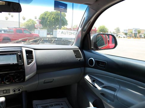 Used 2015 Toyota Tacoma PreRunner image 27