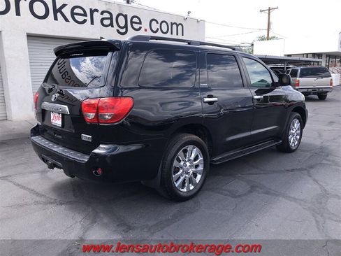 Used 2010 Toyota Sequoia Platinum RWD image 8