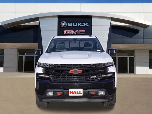 Used 2021 Chevrolet Silverado 1500 LT Trail Boss w/ Convenience Package II AWD/4WD image 2