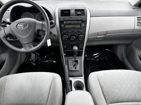Used 2009 Toyota Corolla LE image 2