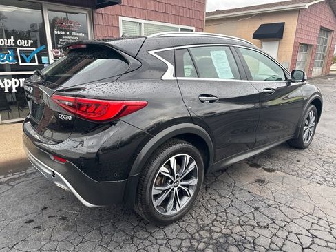 Used 2018 INFINITI QX30 AWD w/ Cafe Teak Theme Package image 5