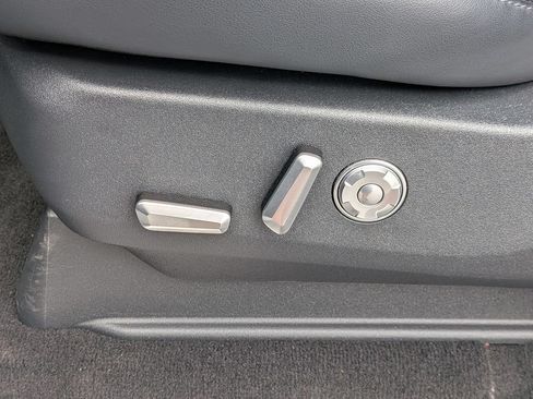 Used 2025 Lincoln Navigator Reserve AWD/4WD image 13