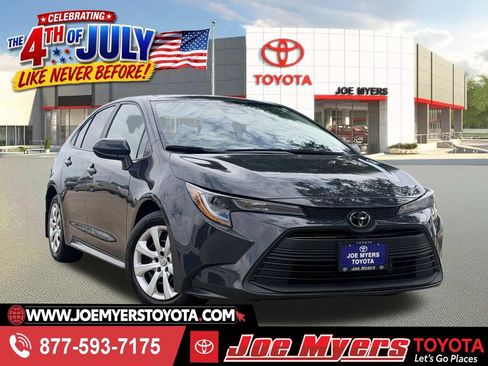 Used 2025 Toyota Corolla LE FWD image 1