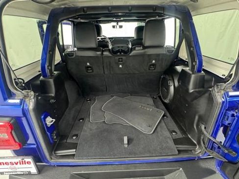 Used 2019 Jeep Wrangler Unlimited Sahara AWD/4WD image 16