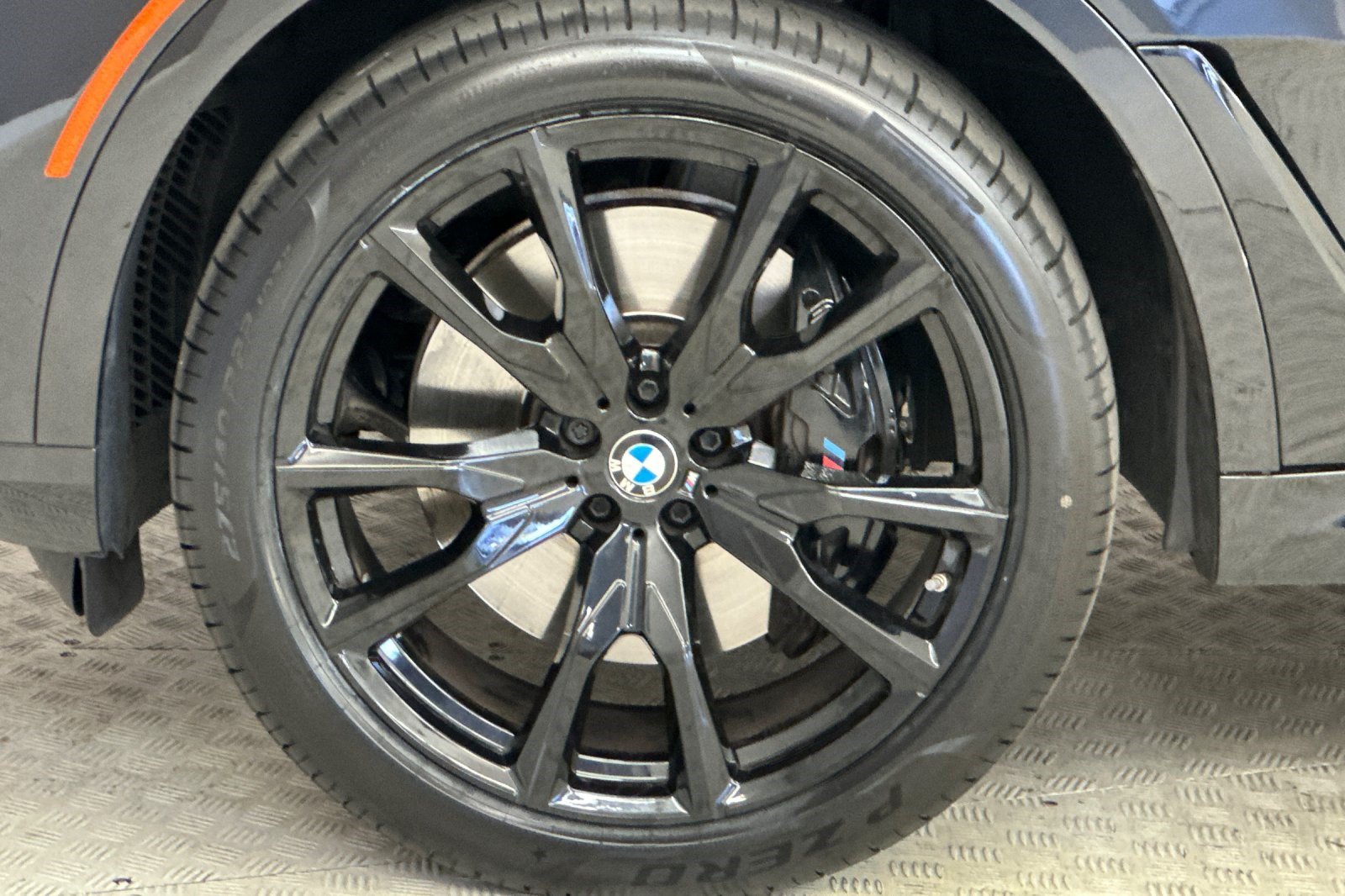 Certified 2025 BMW X7 xDrive40i w/ M Sport Package AWD/4WD image 12