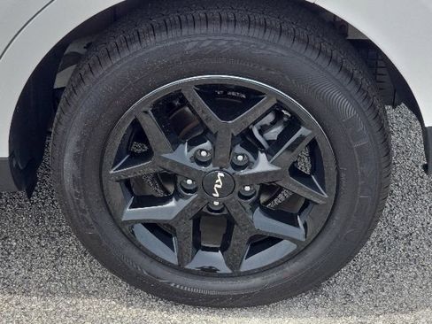 Used 2025 Kia Soul LX w/ LX Technology Package FWD image 9